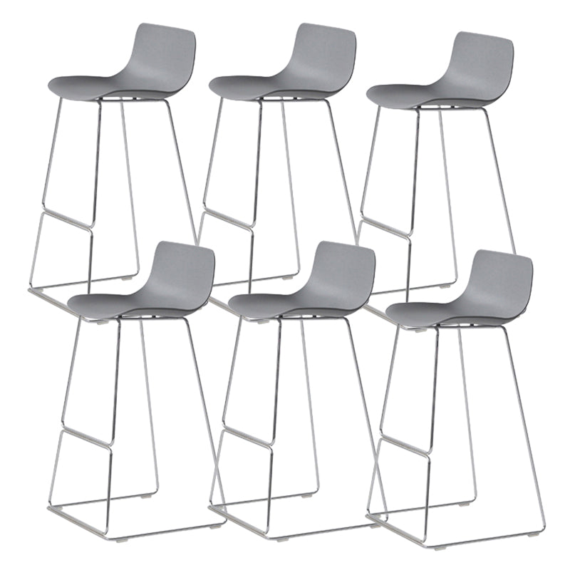 Sgabelli da bar in plastica bassa di plastica senza braccio contemporanea con base di metallo