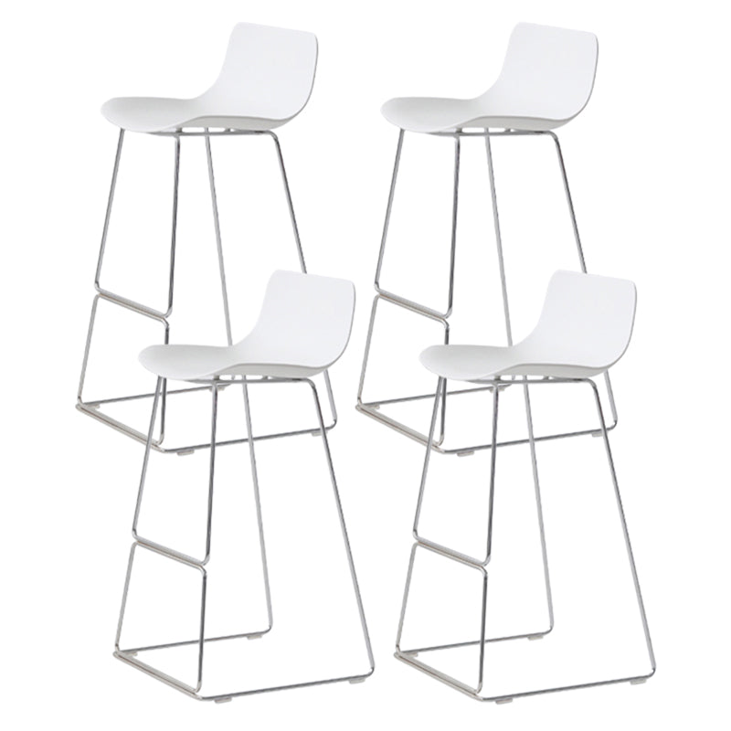 Sgabelli da bar in plastica bassa di plastica senza braccio contemporanea con base di metallo