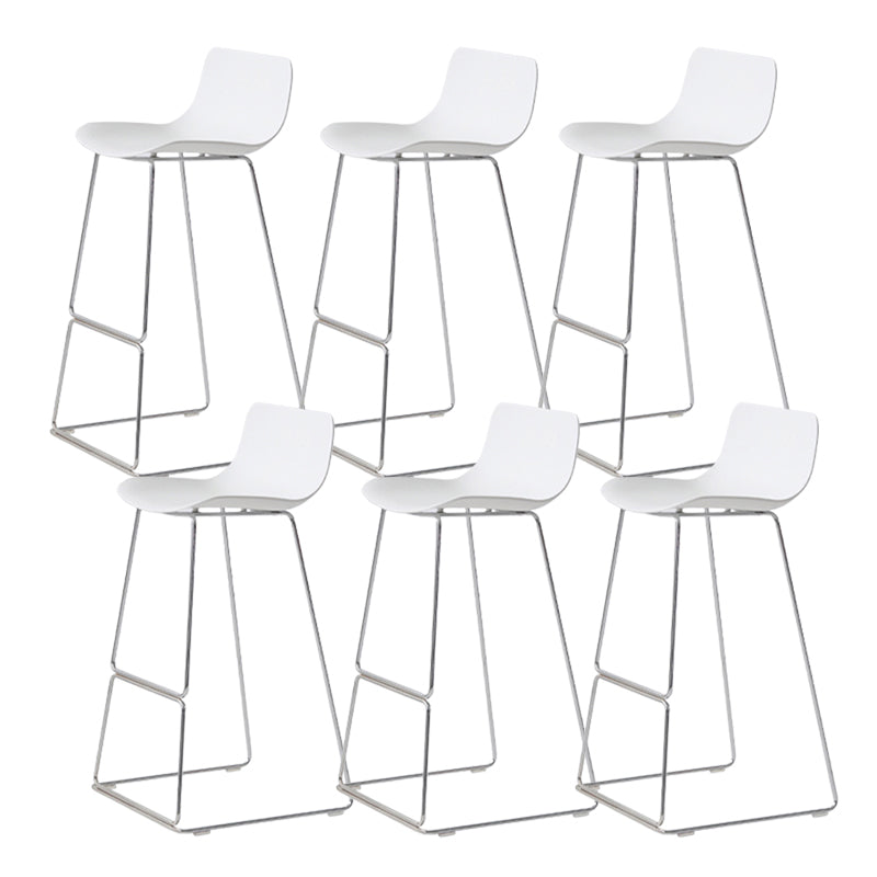 Sgabelli da bar in plastica bassa di plastica senza braccio contemporanea con base di metallo