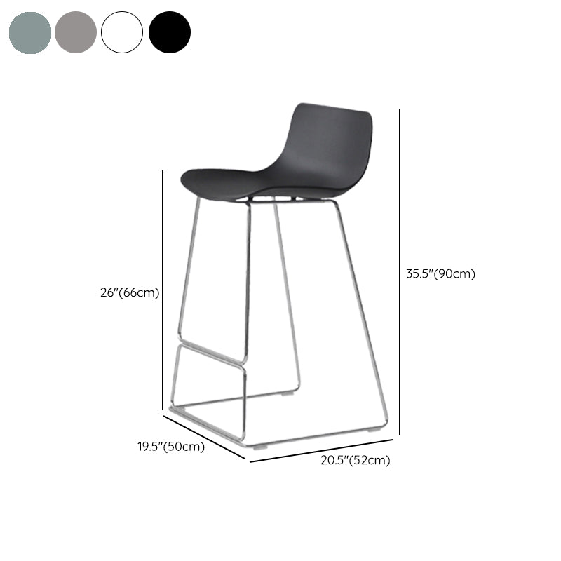 Sgabelli da bar in plastica bassa di plastica senza braccio contemporanea con base di metallo