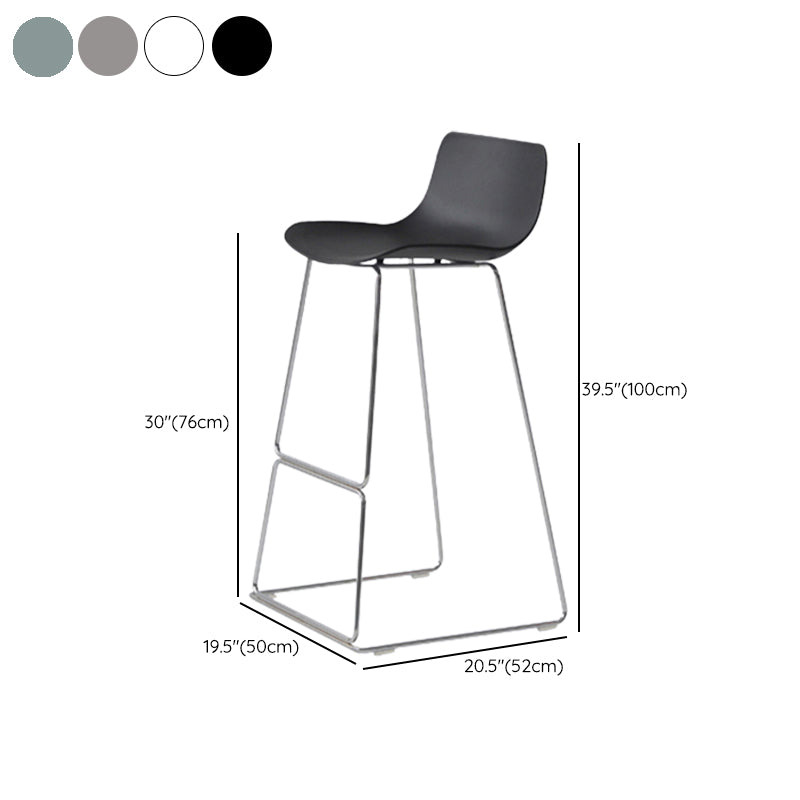 Sgabelli da bar in plastica bassa di plastica senza braccio contemporanea con base di metallo