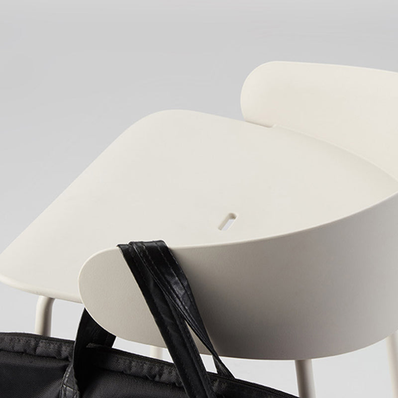 ホワイトメタルベースのあるコンテンポラリーバケツローバックアームレスバースツール