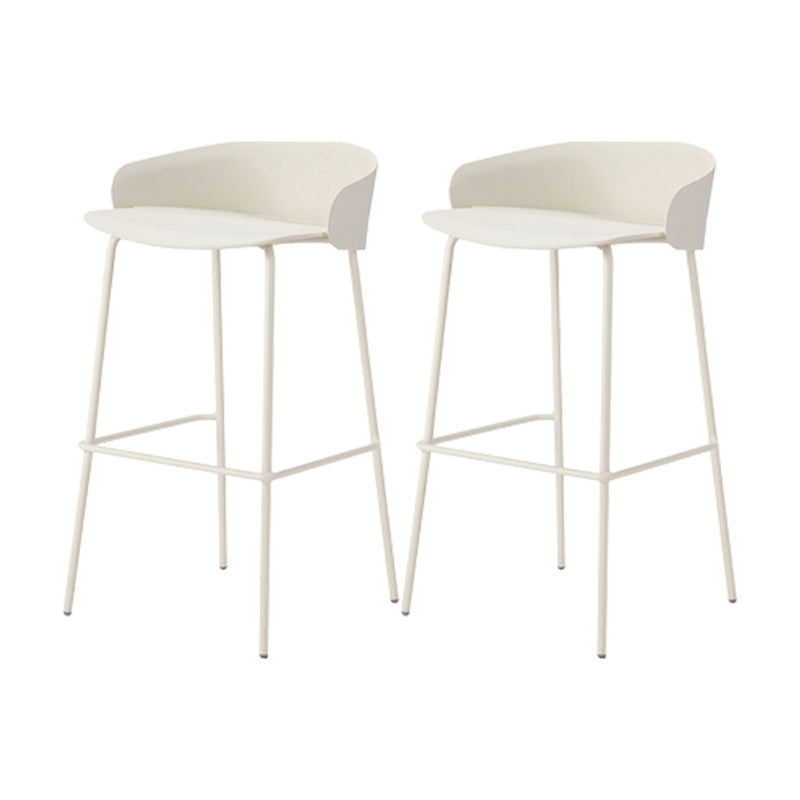 ホワイトメタルベースのあるコンテンポラリーバケツローバックアームレスバースツール