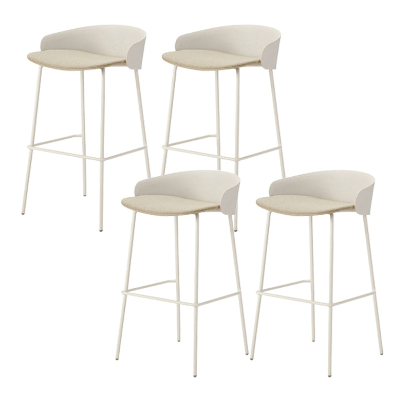 ホワイトメタルベースのあるコンテンポラリーバケツローバックアームレスバースツール