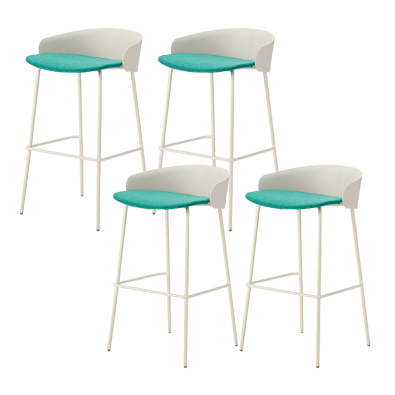 ホワイトメタルベースのあるコンテンポラリーバケツローバックアームレスバースツール