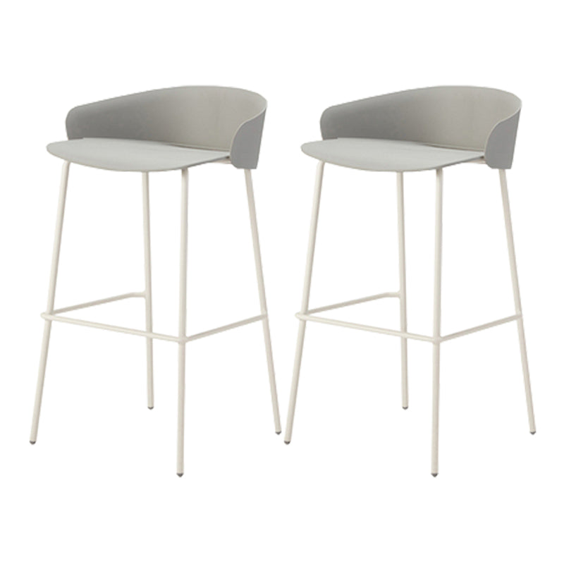 ホワイトメタルベースのあるコンテンポラリーバケツローバックアームレスバースツール