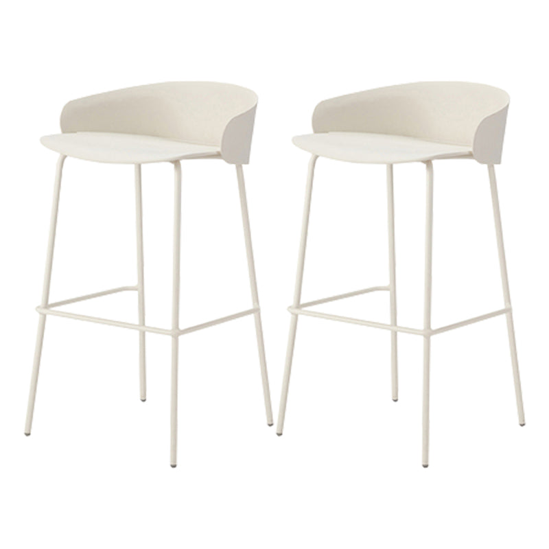 ホワイトメタルベースのあるコンテンポラリーバケツローバックアームレスバースツール