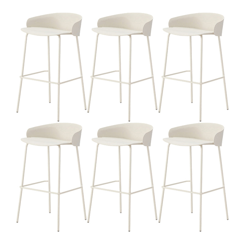 ホワイトメタルベースのあるコンテンポラリーバケツローバックアームレスバースツール