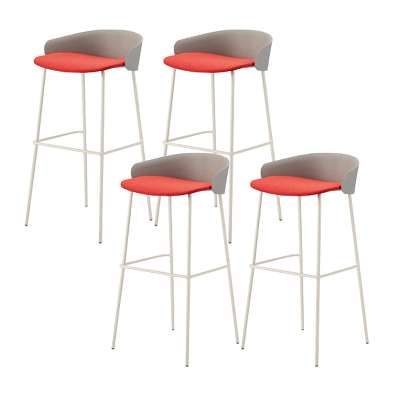 ホワイトメタルベースのあるコンテンポラリーバケツローバックアームレスバースツール