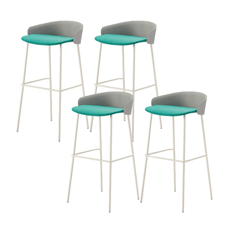 ホワイトメタルベースのあるコンテンポラリーバケツローバックアームレスバースツール