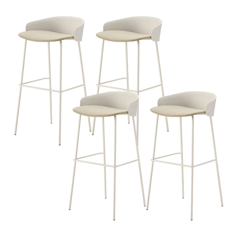 ホワイトメタルベースのあるコンテンポラリーバケツローバックアームレスバースツール