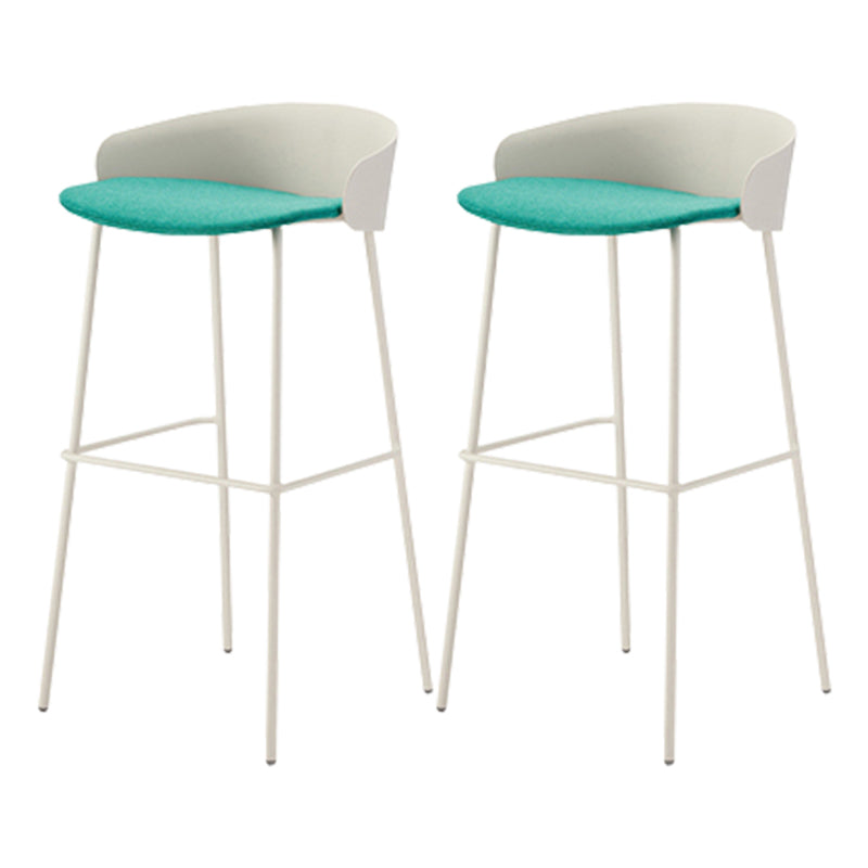 ホワイトメタルベースのあるコンテンポラリーバケツローバックアームレスバースツール