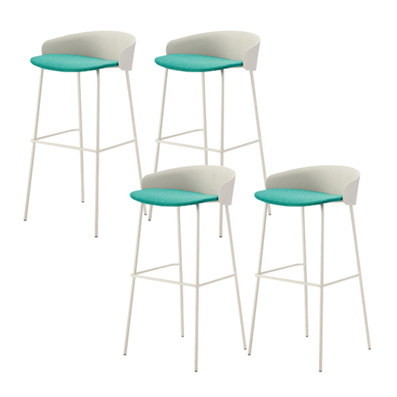 ホワイトメタルベースのあるコンテンポラリーバケツローバックアームレスバースツール