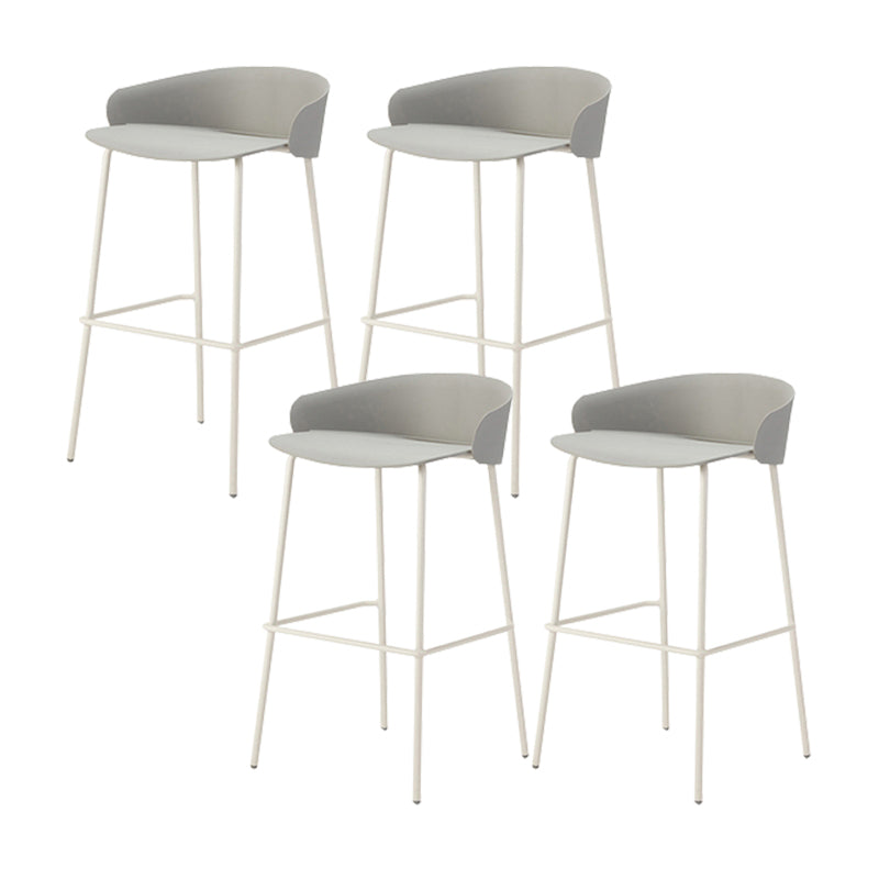 ホワイトメタルベースのあるコンテンポラリーバケツローバックアームレスバースツール