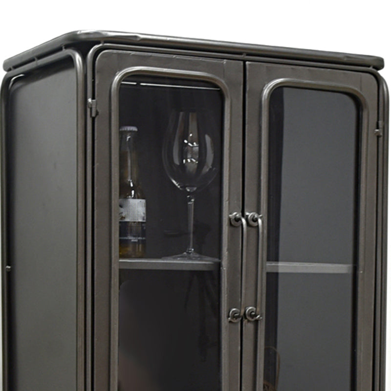 Tradizionale armadio in legno massiccio in marrone per sala da pranzo