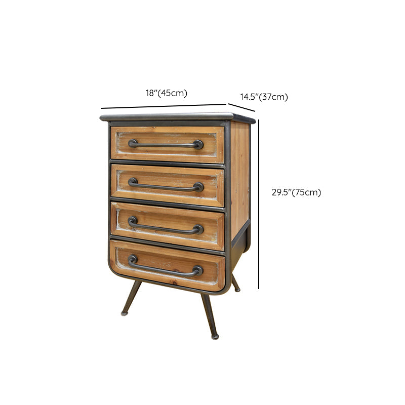 Tradizionale armadio in legno massiccio in marrone per sala da pranzo