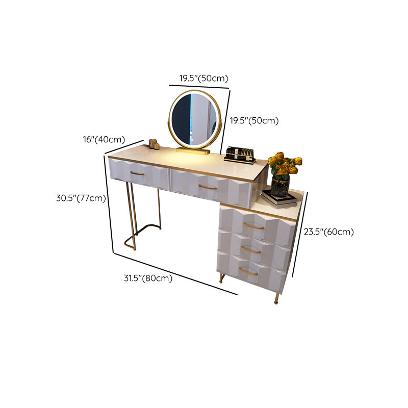 Camera da letto a specchio illuminato in oro contemporaneo con cassetto del trucco in legno
