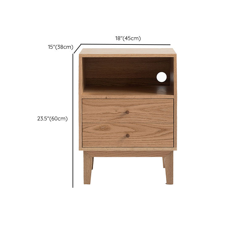 伝統的な引き出しにはアクセントテーブルナイトスタンドが含まれていました。