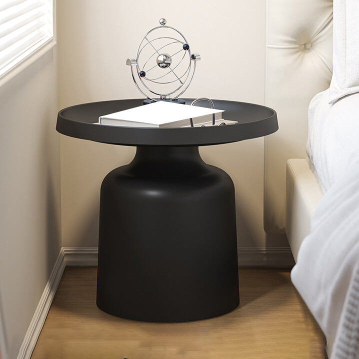 Comodino di accento in metallo scandinavo con scaffale, alto 18 "