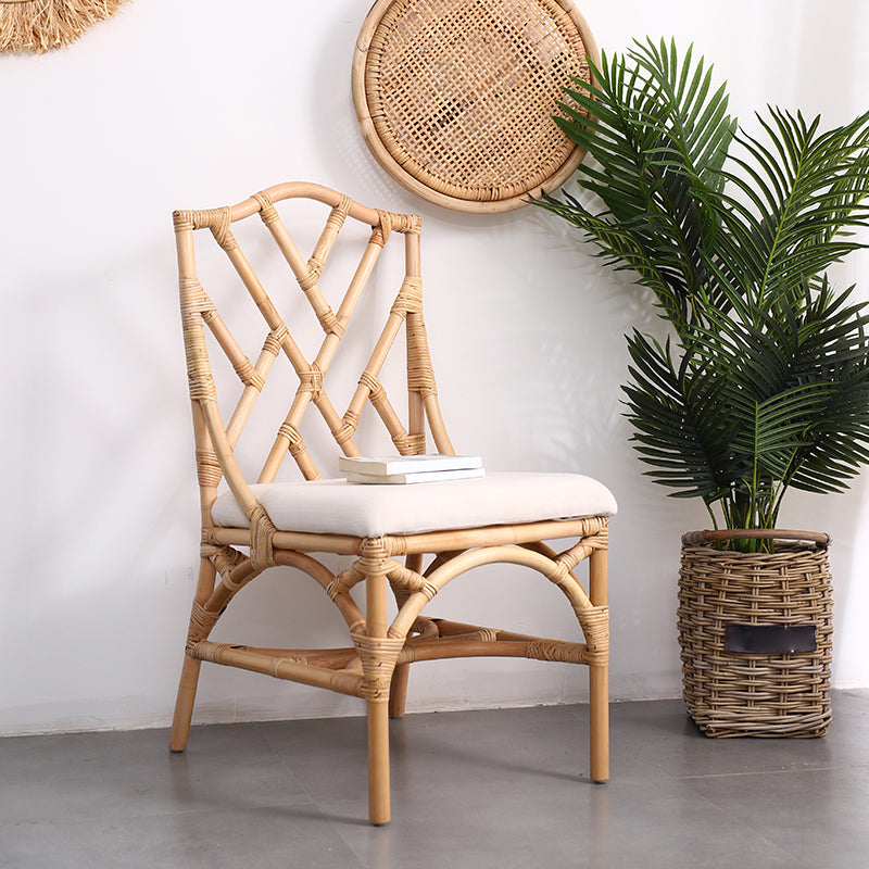 Moderne overdekte rieten kruisback -bekledde eetkamerstoel
