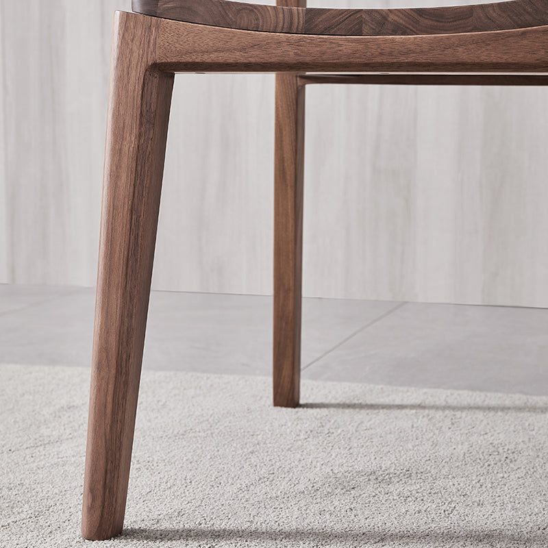 Eigentijdse binnenwalnoot massief hout open achterkant eetstoel