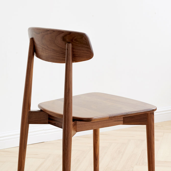 Binnen eigentijdse massief hout open rug armloze eetkamerstoel