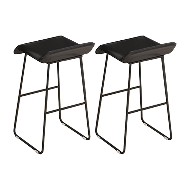 Gambe metalliche contemporanee in pelle da bar con cuscino