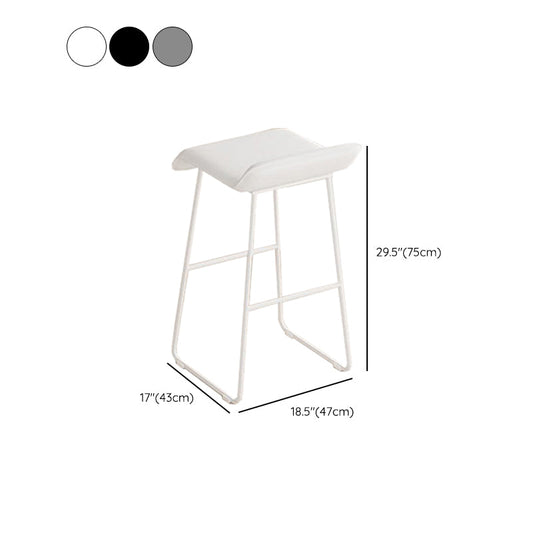 Gambe metalliche contemporanee in pelle da bar con cuscino