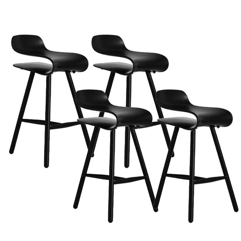 Sgabello da bar con barra bassa in metallo bassa con armi interno interno contemporaneo con poggiapiedi