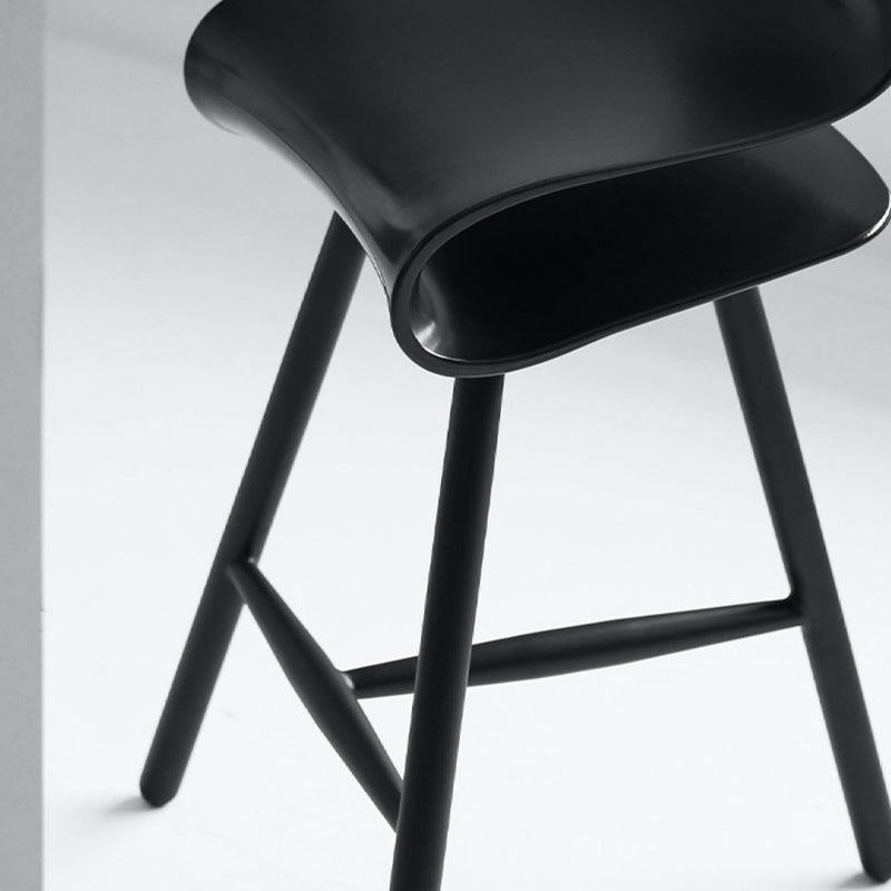 Sgabello da bar con barra bassa in metallo bassa con armi interno interno contemporaneo con poggiapiedi