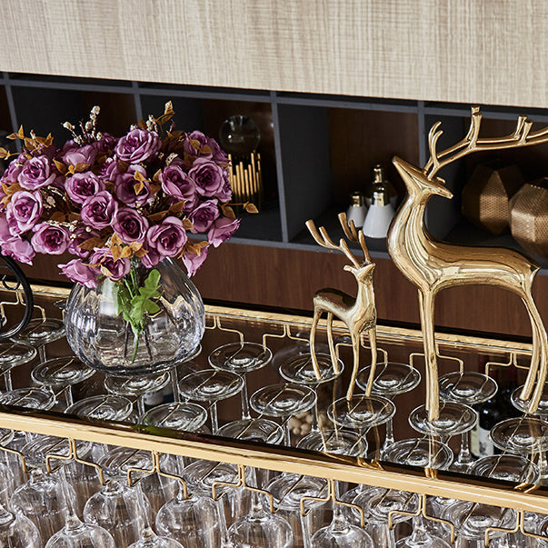 Goldstahl -Hängeweinhalter mit Glashalter und Lagerregal