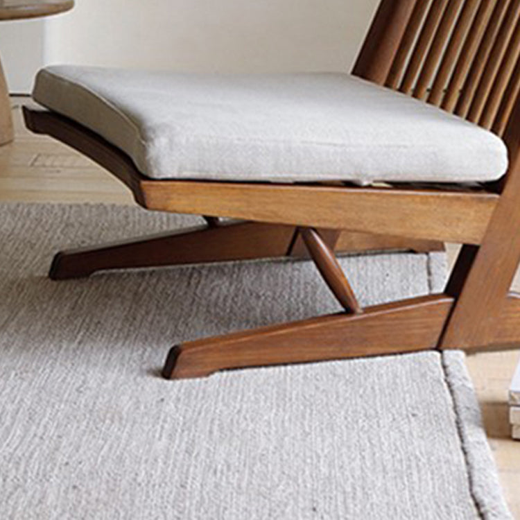 取り外し可能なクッションカバー付きの茶色/黒の固体木材の伝統的なリクライニングチェア