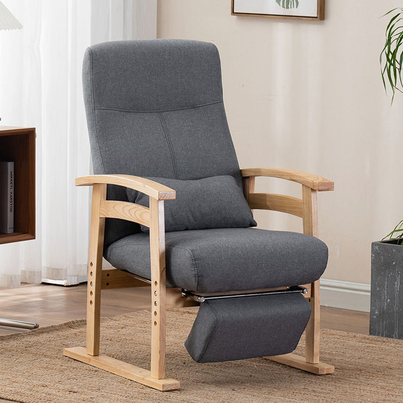 Chaise de rembourrage moderne dans un cadre en bois massif avec mouvement de pied indépendant
