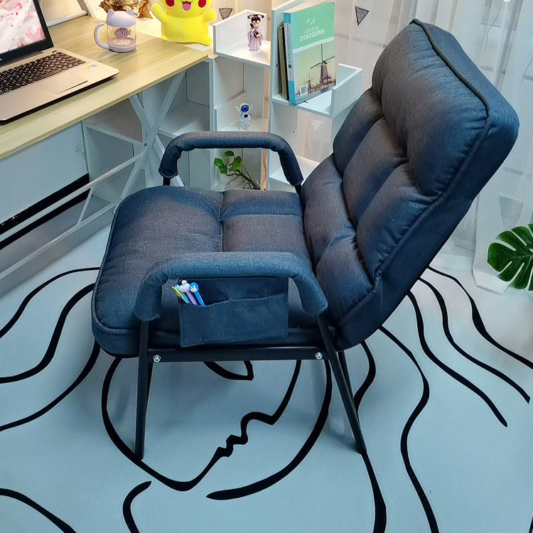 Sedia a poltrona contemporanea con tasche laterali e gambe in metallo e schiena