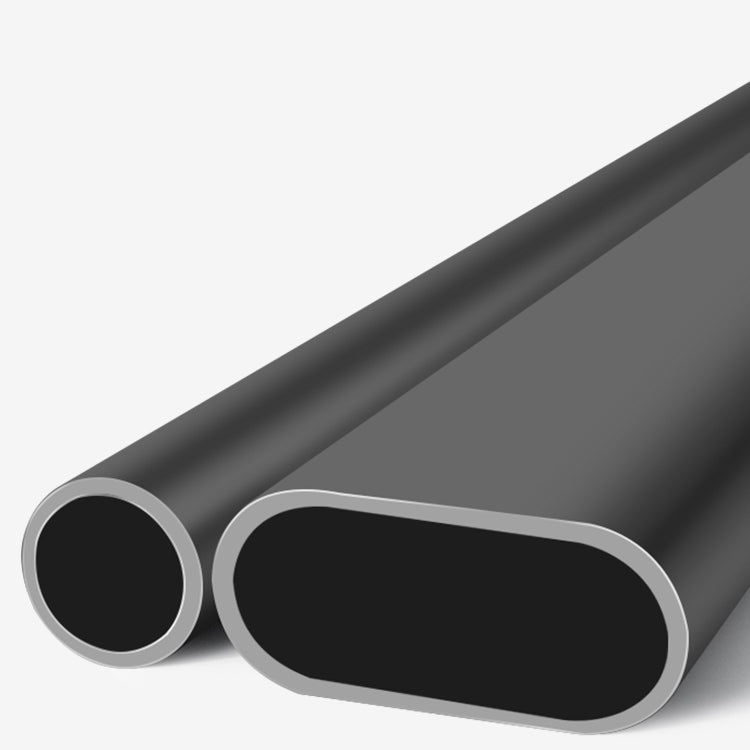 Traditioneller Metallbasis -Liegestuhl mit Armen und Tassenhaltern