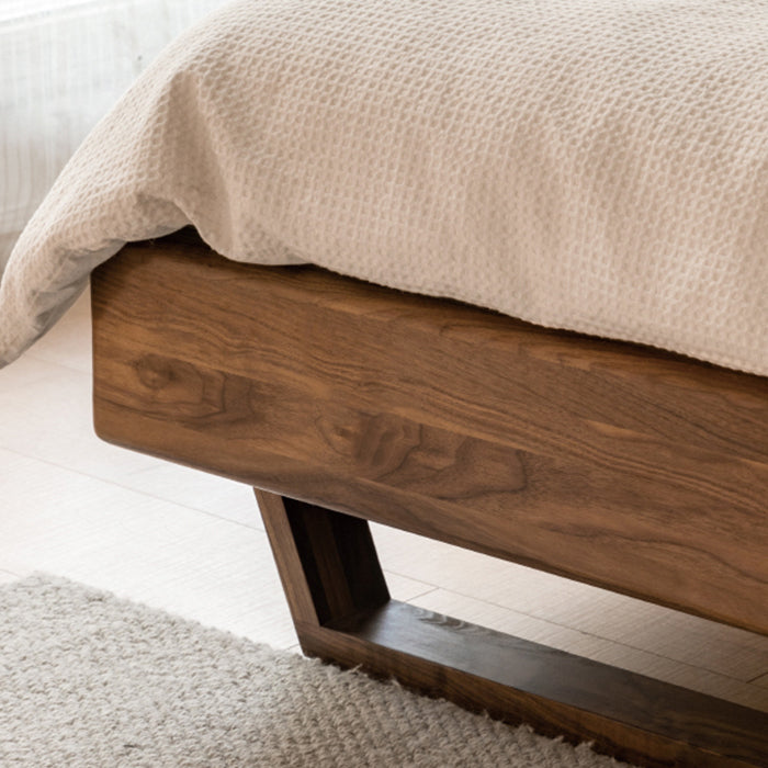 Eigentijds paneel standaard bed massief houten bed met rechthoekig hoofdeinde