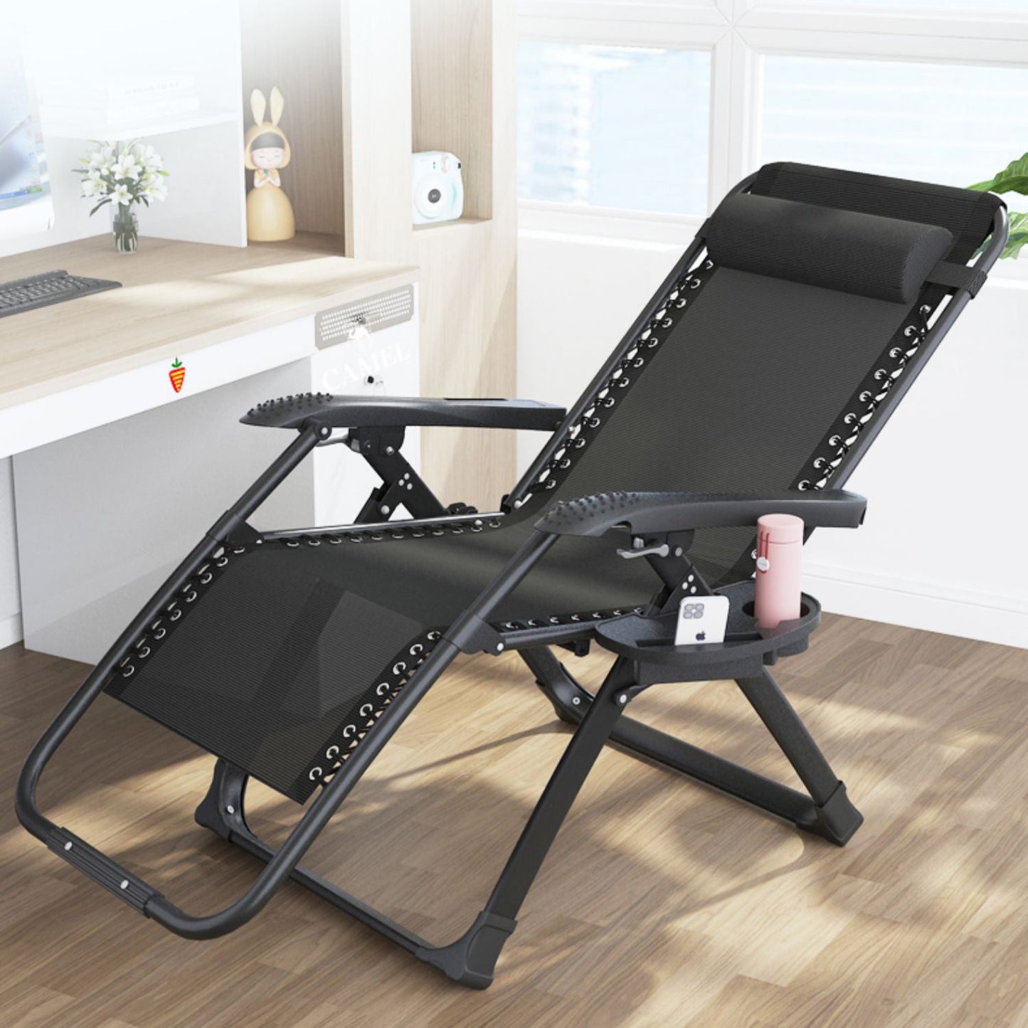 Chaise inclinable contemporaine noire avec base en métal avec des bras et des porte-tasse