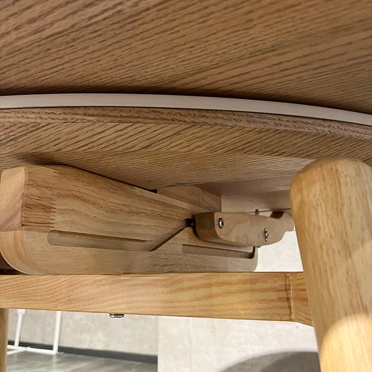 モダンな丸いダイニングテーブル白い木の脚と白い石の卓上