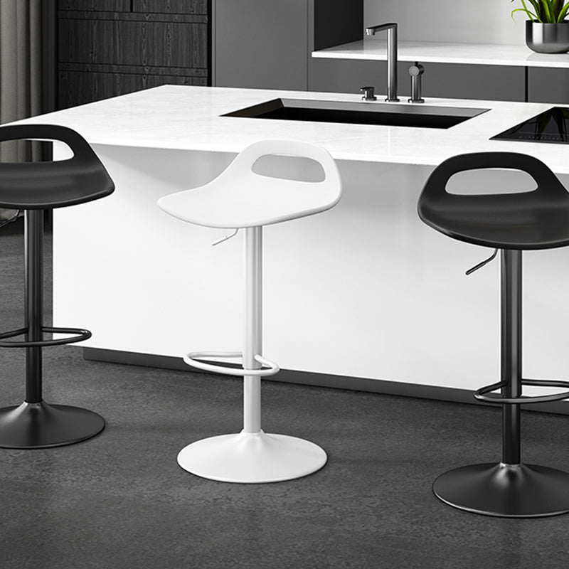 Modern Adjustable Height Swivel Low Back Bar Stool with Footrest Clearhalo 'Bar Furniture' 'Bar Stools' 'bar_stools' 'furn' 'furn_bar_stools' 'Furniture' 'Kitchen & Dining Furniture' 7686616