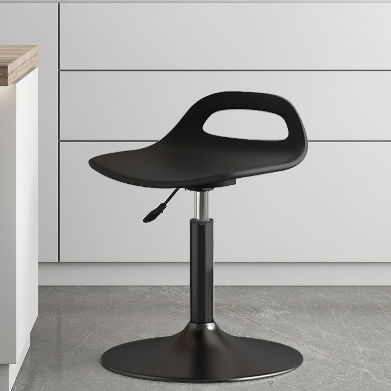 Modern Adjustable Height Swivel Low Back Bar Stool with Footrest Matte Black 1 Piece Clearhalo 'Bar Furniture' 'Bar Stools' 'bar_stools' 'furn' 'furn_bar_stools' 'Furniture' 'Kitchen & Dining Furniture' 7686623