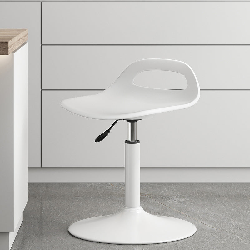 Modern Adjustable Height Swivel Low Back Bar Stool with Footrest Matte White 1 Piece Clearhalo 'Bar Furniture' 'Bar Stools' 'bar_stools' 'furn' 'furn_bar_stools' 'Furniture' 'Kitchen & Dining Furniture' 7686642