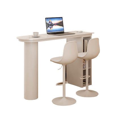 Mesa de bar blanca de forma libre con base de almacenamiento para lugares pequeños