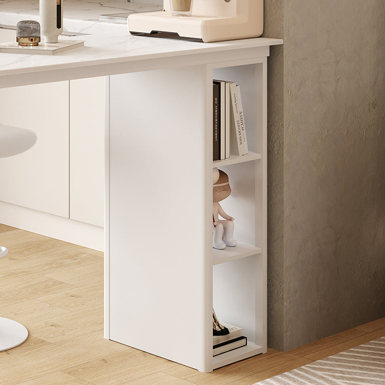 Mesa de bar blanca de forma libre con base de almacenamiento para lugares pequeños