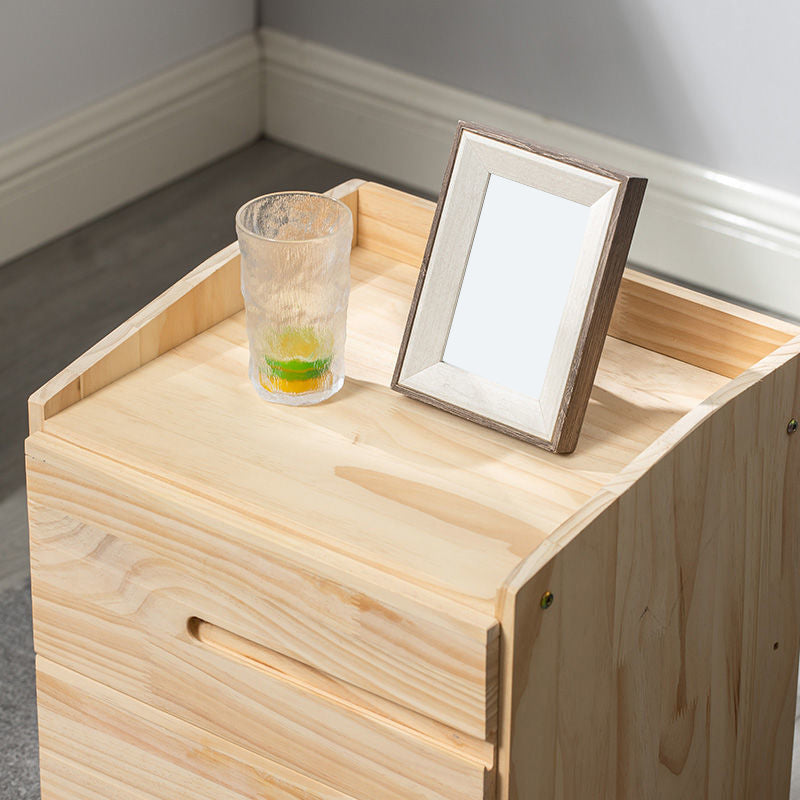 Pino scandinavo per il comodino da tavolo di altezza da 20 'con cassetti
