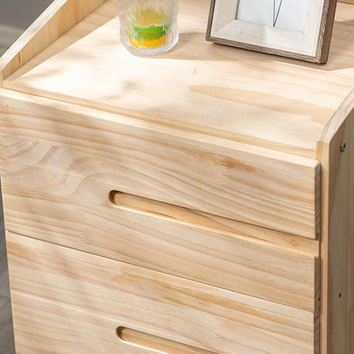 Nightand de table à accentuation de pin scandinave 20 'avec des tiroirs