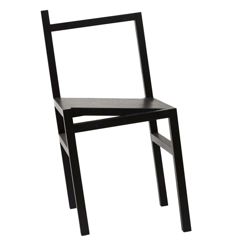 Moderne eenvoudige zijstoel houten basis aan de kant van de kant van de basis voor eetkamer