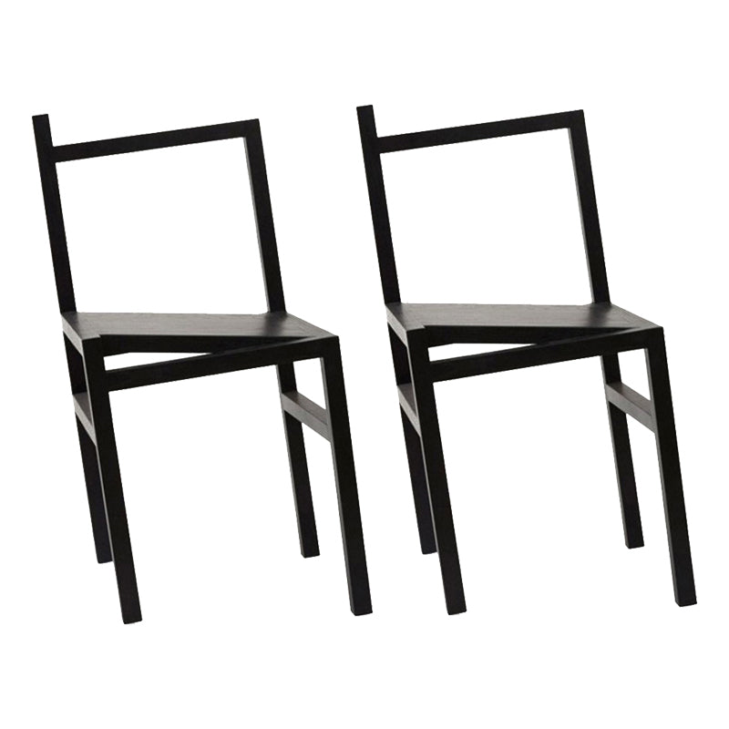 Moderne eenvoudige zijstoel houten basis aan de kant van de kant van de basis voor eetkamer