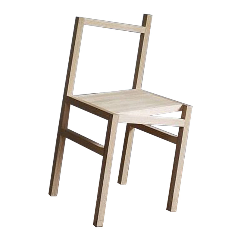 Moderne eenvoudige zijstoel houten basis aan de kant van de kant van de basis voor eetkamer