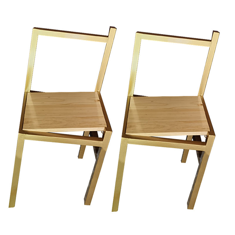 Moderne eenvoudige zijstoel houten basis aan de kant van de kant van de basis voor eetkamer