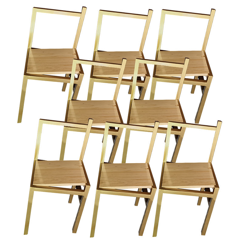 Moderne eenvoudige zijstoel houten basis aan de kant van de kant van de basis voor eetkamer